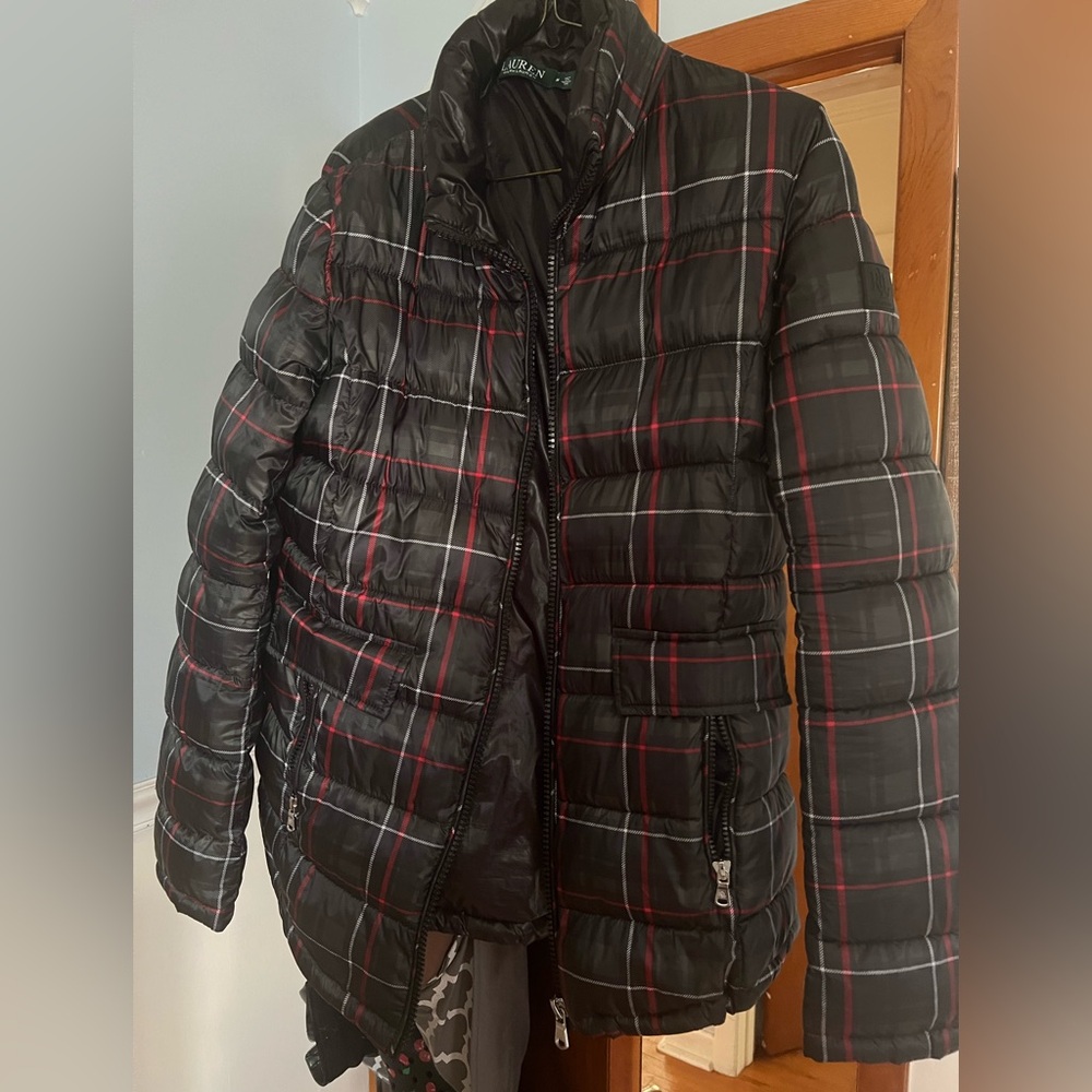 Brand name cute plaid puffer style jacket.